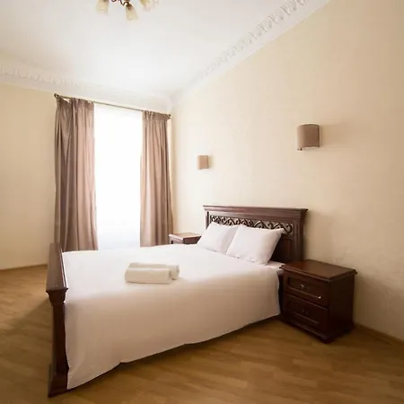 Apartment на вірменській3 з 2спальні та кухня *
