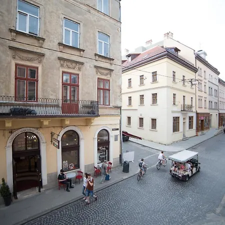 на вірменській3 з 2спальні та кухня Apartment *