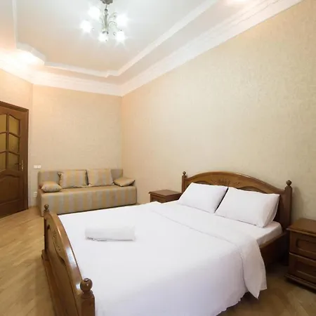 на вірменській3 з 2спальні та кухня Apartment Lviv